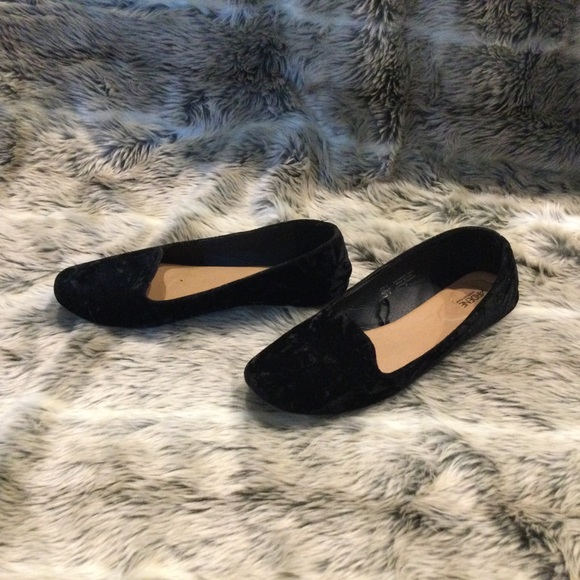 Velvet Flat Shoes - Picture 2 of 5